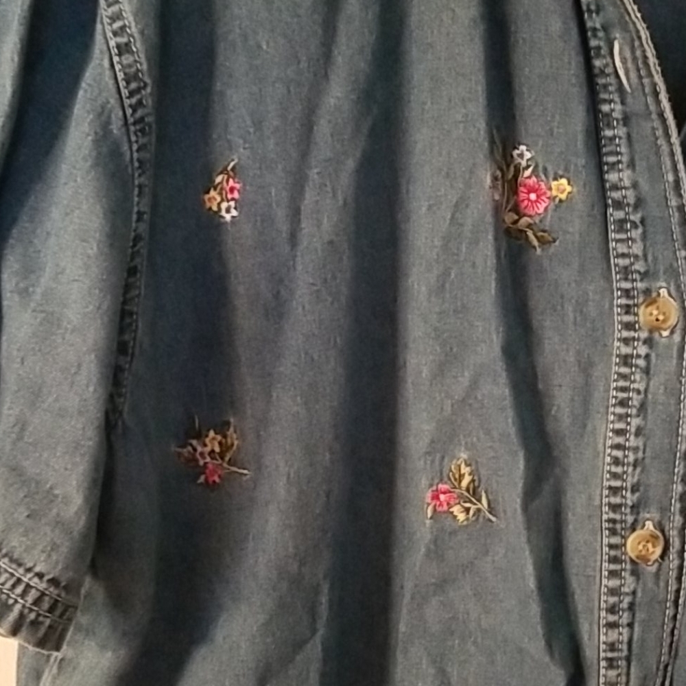Button down jean blouse - Picture 2 of 4
